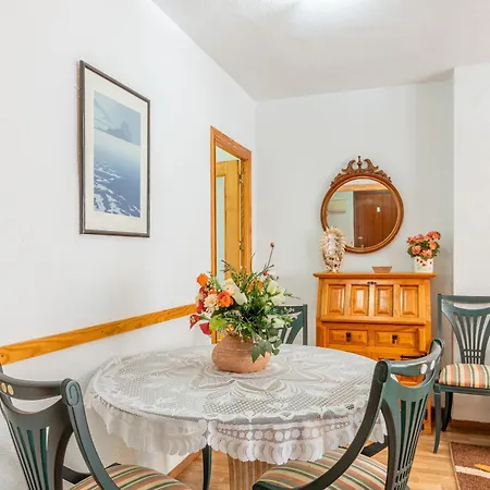 Apartment Famacosta *